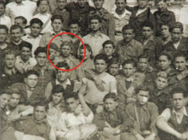 Miniatur Jack Spicer unter Kindern der Jüdischen Brigade